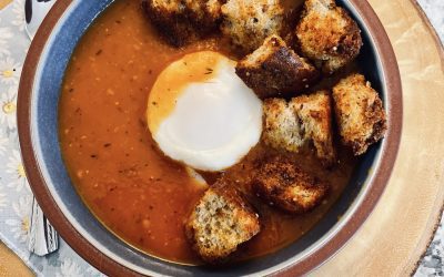 How to Make Sopa de Tomate e Cebola (Tomato and Onion Soup with a Poached Egg and Bread)